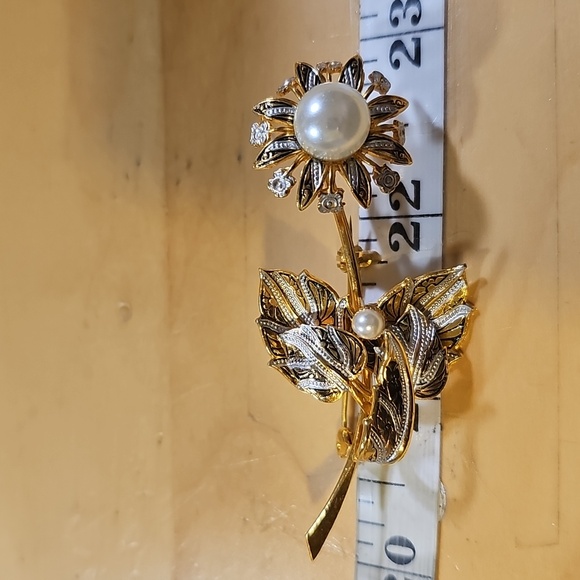 Set Of 2 Damascene Toledo ware SPAIN Flower Brooches w/ Faux Pearl - Picture 4 of 5